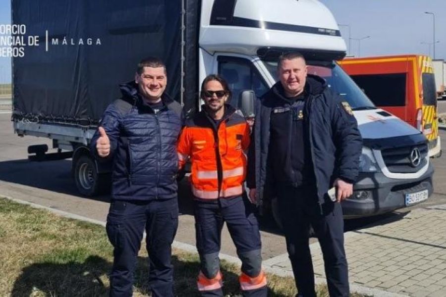 Los bomberos del Consorcio Provincial entregan 3.000 kilos de material técnico de emergencias a sus compañeros ucranianos