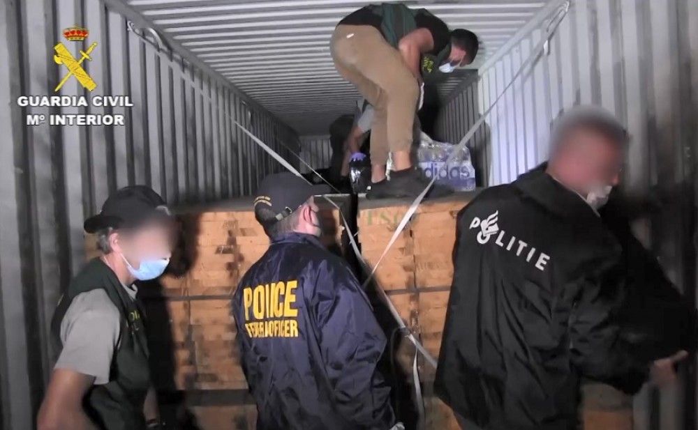 La Guardia Civil desarticula la organización delictiva más activa en la introducción de cocaína en Europa