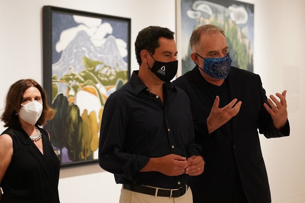 El presidente andaluz visita una exposición dedicada a Eugenio Chicano en el Museo de Málaga