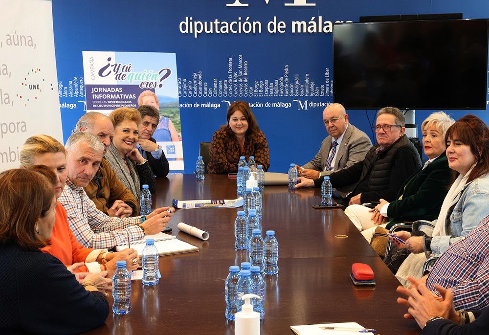 Diputación, Ayuntamiento de Málaga y la Federación de Peñas se alían para exponer las oportunidades de vivir en un pueblo a urbanitas con origen rural