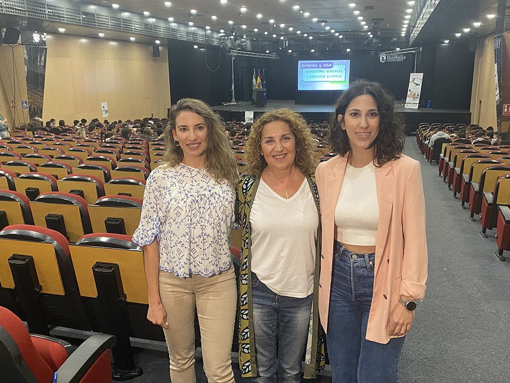 Unos 350 alumnos de institutos participan en un taller para reconocer y evitar situaciones de sumisión química en el marco de una campaña para la Feria de Marbella