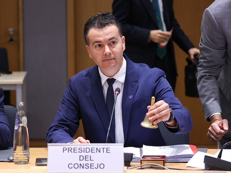 La Comisión Europea flexibiliza la reducción de emisiones y relaja la "transición verde" para adaptarse a unos plazos "realistas"