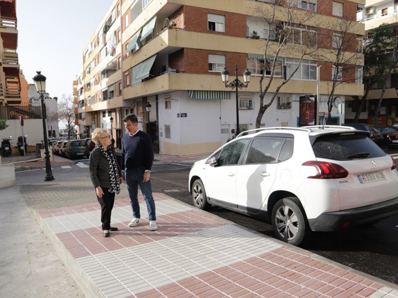 El Ayuntamiento finaliza los trabajos de remodelación del acerado de la calle Rodrigo de Triana