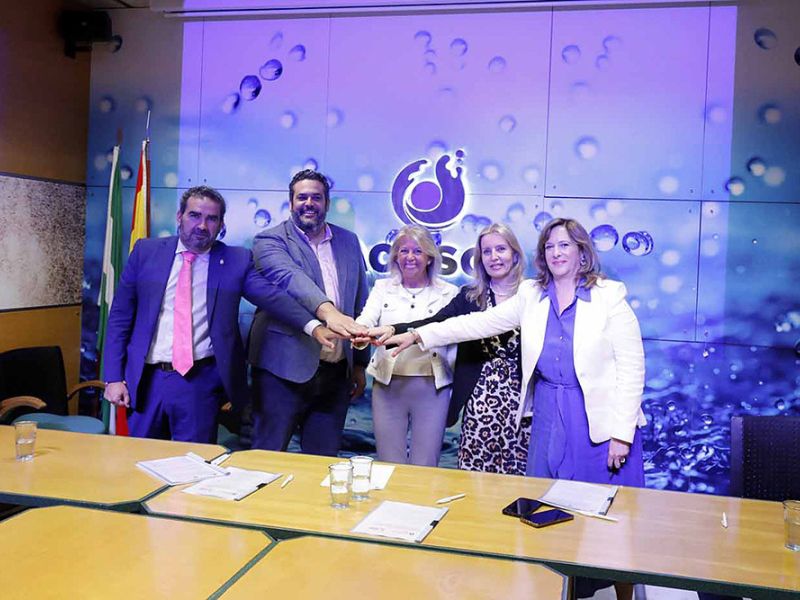 El Ayuntamiento firma un convenio con Acosol y la comunidad de propietarios de Costabella para la renovación integral de las infraestructuras de abastecimiento, saneamiento y pluviales
