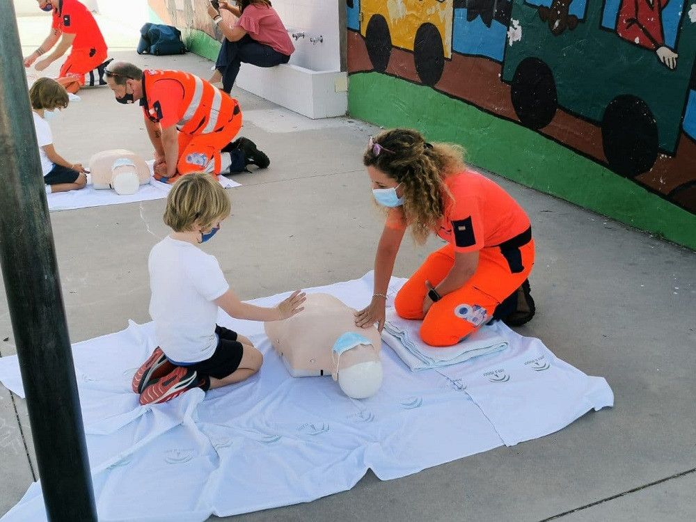 El 061 enseña cómo actuar ante emergencias a menores de cinco años en Marbella