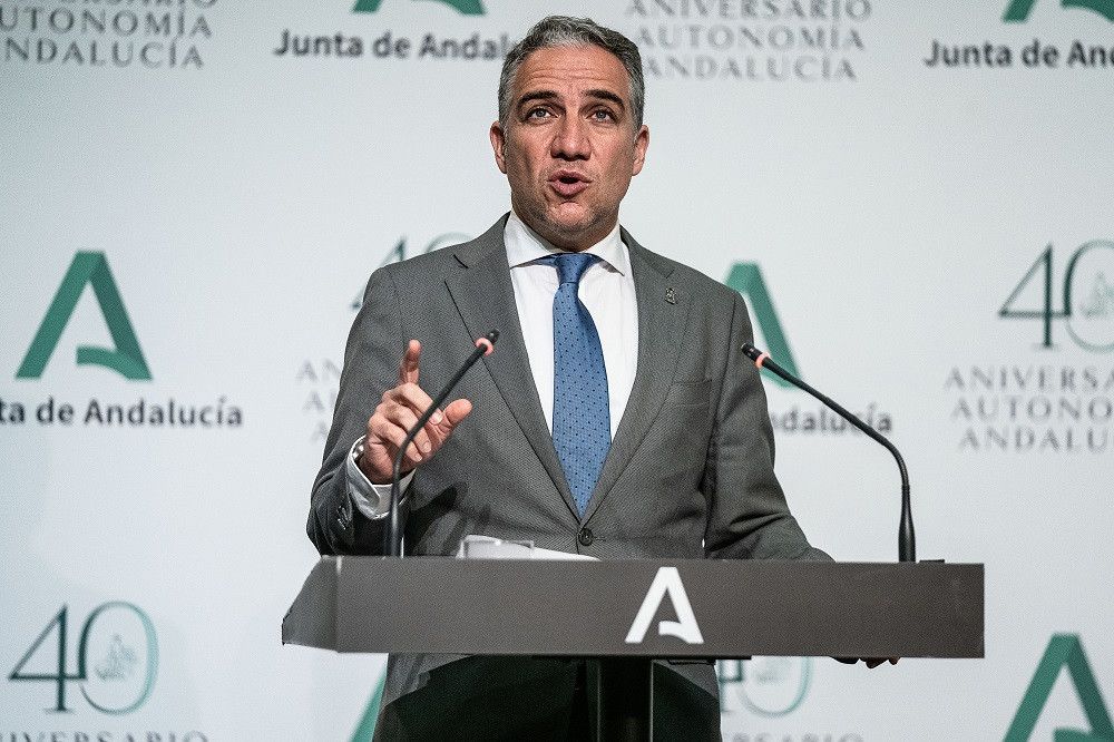 El Gobierno de Andalucía crea el servicio 012 para unificar 20 líneas de atención al ciudadano