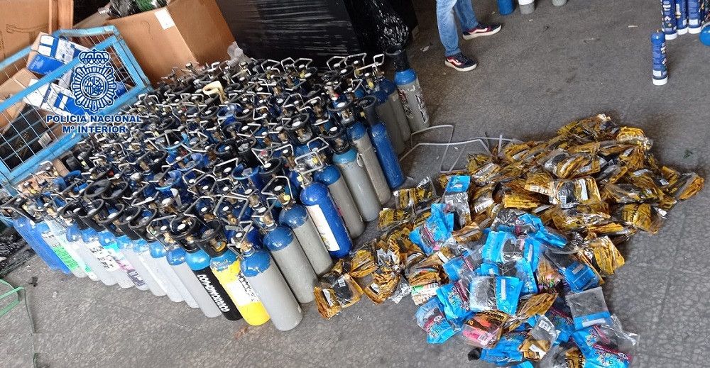 La Policía Nacional interviene en Marbella y Mijas 800 bombonas de gas de la risa’ y detiene a cuatro personas