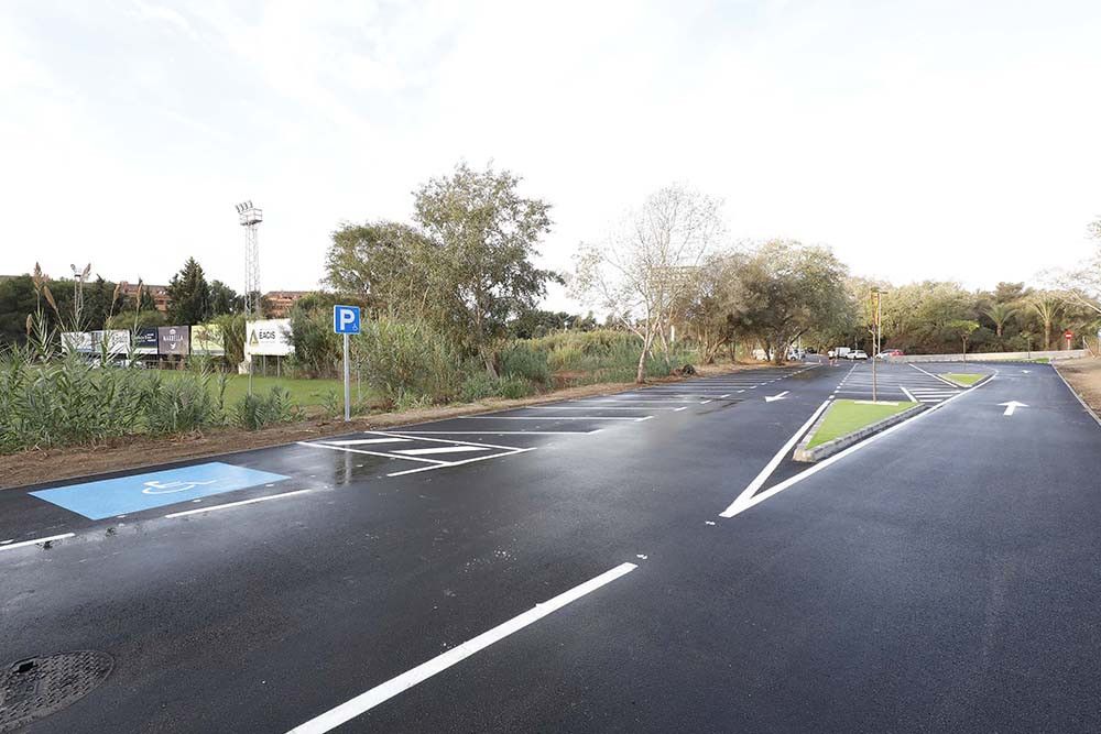 El Ayuntamiento habilita medio centenar de plazas de aparcamiento junto al campo de rugby de Marbella y al anexo al mismo creado recientemente en una parcela municipal