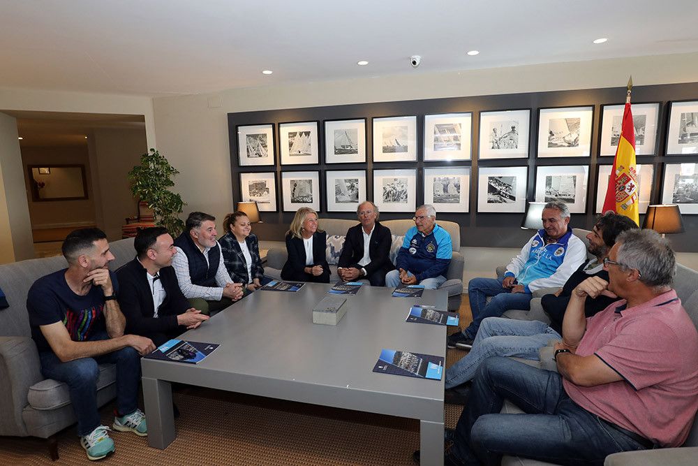 El Ayuntamiento mantiene un encuentro con las entidades que operan en el Puerto Deportivo de Marbella y con la Hermandad de la Virgen del Carmen