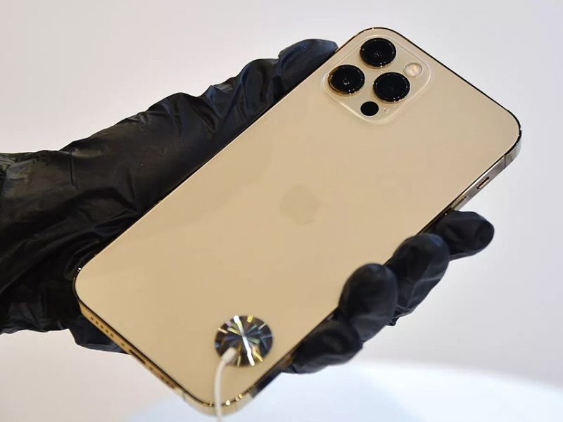 Asociaciones de consumidores de España siguen el ejemplo de Francia y piden retirar el iPhone12 del mercado