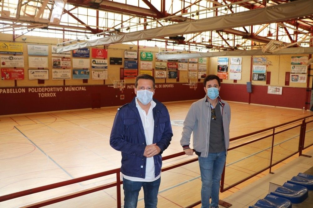 Comienzan las mejoras en el Pabellón Deportivo Municipal de Torrox