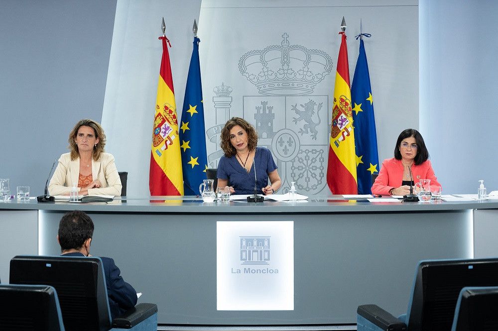 Rebaja anecdótica en el recibo de la luz mientras el Gobierno se sigue negando a tocar el beneficio de las éléctricas