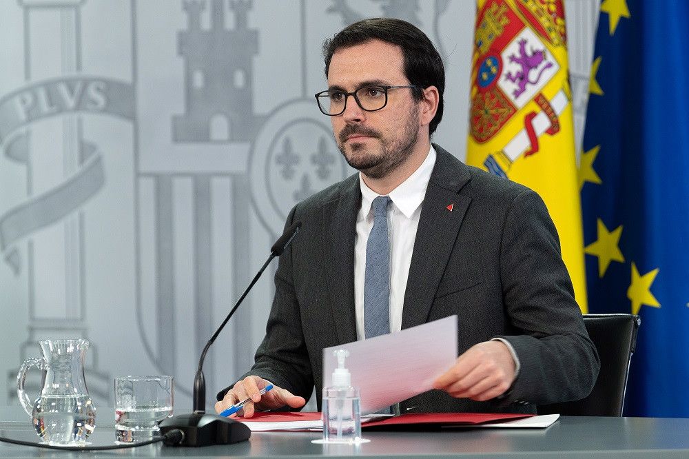 El ministro de Consumo anuncia que prohibirá la publicidad de determinados alimentos y bebidas dirigida a menores y adolescentes
