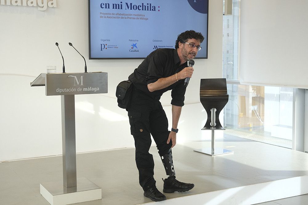 El premio Pulitzer Emilio Morenatti y el alumnado del colegio García Lorca inauguran en la Diputación la V edición de Prensa en mi mochila