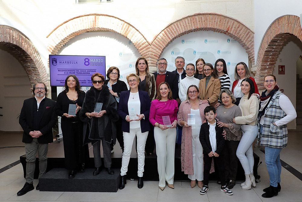 El Ayuntamiento reconoce la trayectoria de mujeres empresarias y profesionales del Casco Antiguo con motivo del 8M