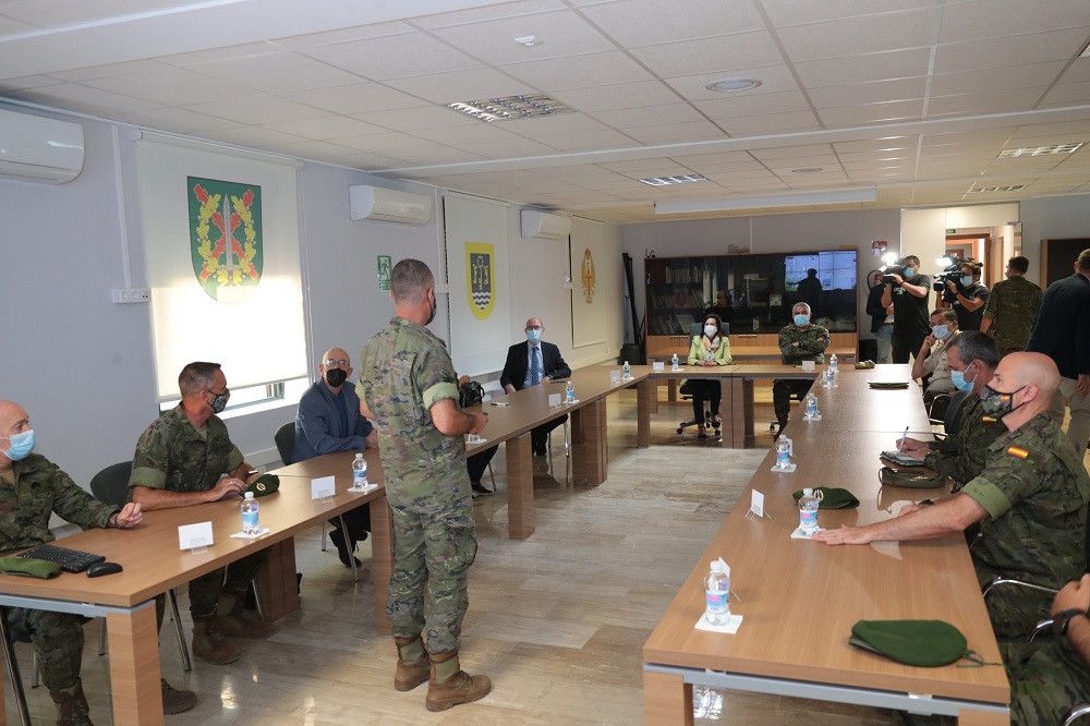 La ministra de Defensa visita el Mando de Operaciones Especiales que desplegó una de sus unidades en la evacuación de Afganistán