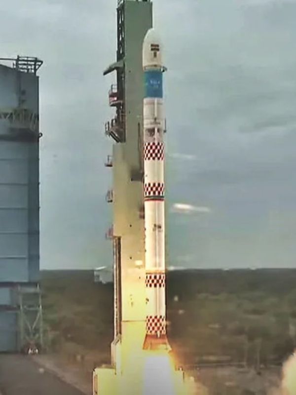 India pierde dos pequeños satélites lanzados ayer por un error al ponerlos en órbita