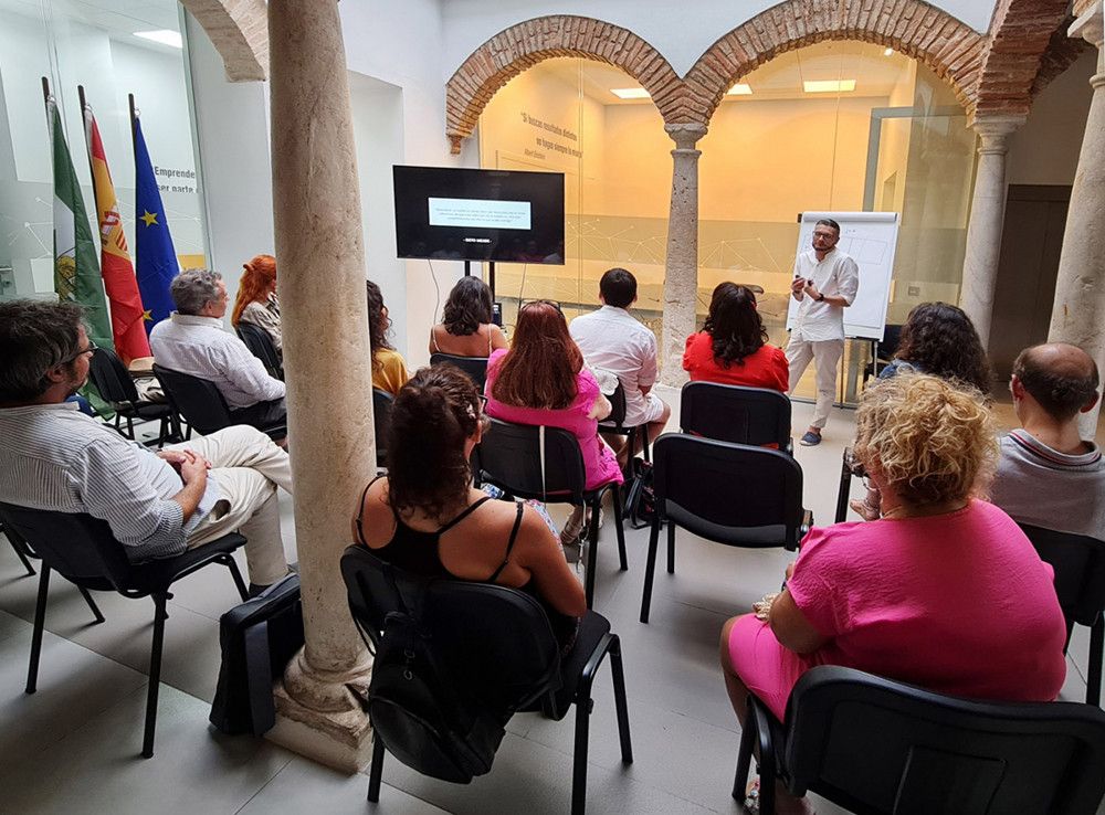 La quincena de proyectos de La Aceleradora del Ayuntamiento llega al ecuador del programa con más de 40 horas de formación y el seguimiento de los emprendedores por parte de expertos