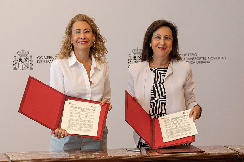 Las ministras Raquel Sánchez y Margarita Robles firman un protocolo para construir más de 800 viviendas para alquiler en los terrenos del Cuartel de Son Busquets en Palma