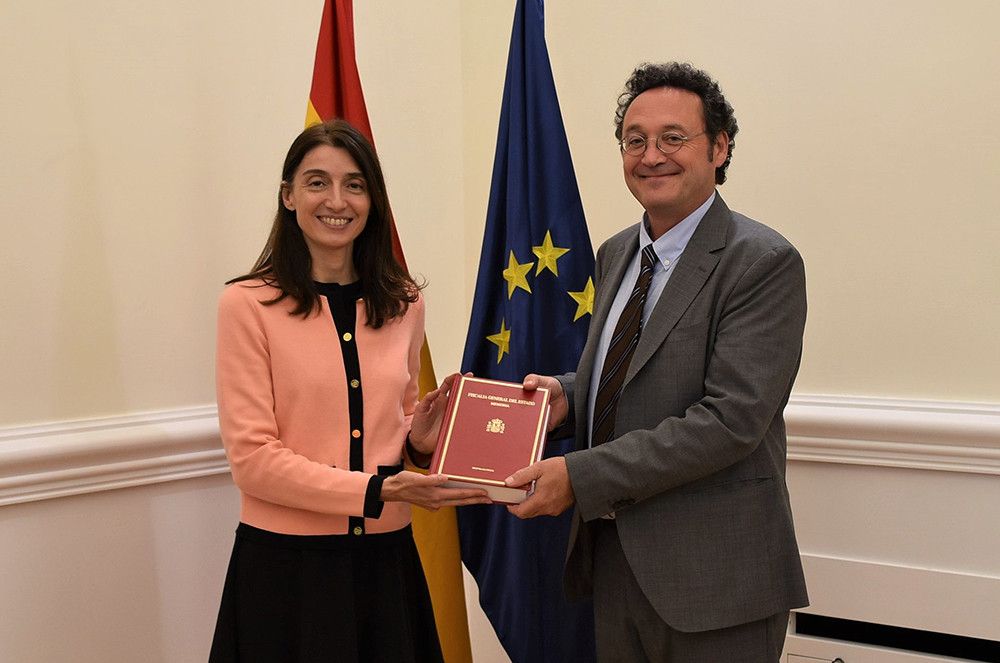 La ministra de Justicia recibe de manos del fiscal general del Estado la Memoria Fiscal 2021