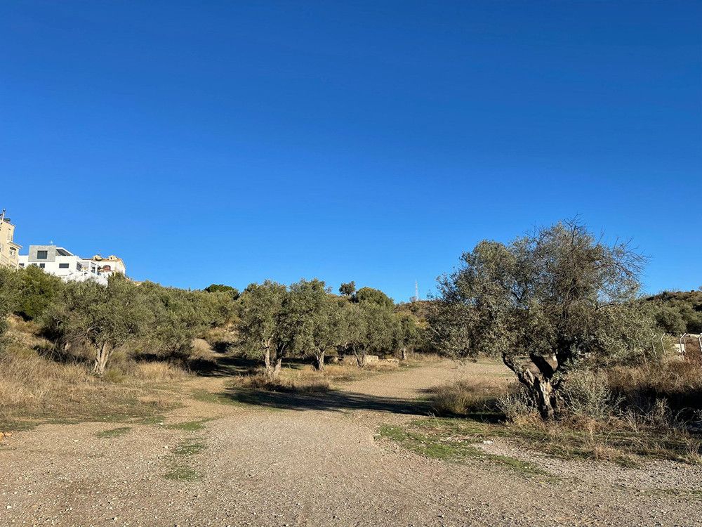 La Diputación y el Ayuntamiento de Rincón de la Victoria firman un convenio de colaboración para la redacción del proyecto del Parque Periurbano Municipal de Torre de Benagalbón