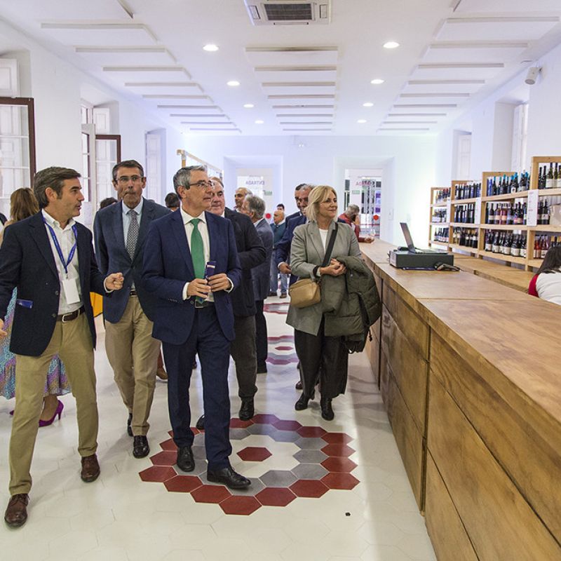 Este fin de semana se está celebrando en La Térmica la segunda edición de "Vinarama"