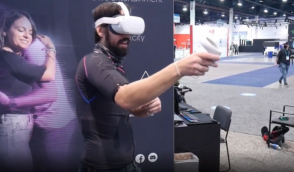 La startup malagueña OWO y su chaqueta de realidad virtual despiertan el interés del ejército de EEUU
