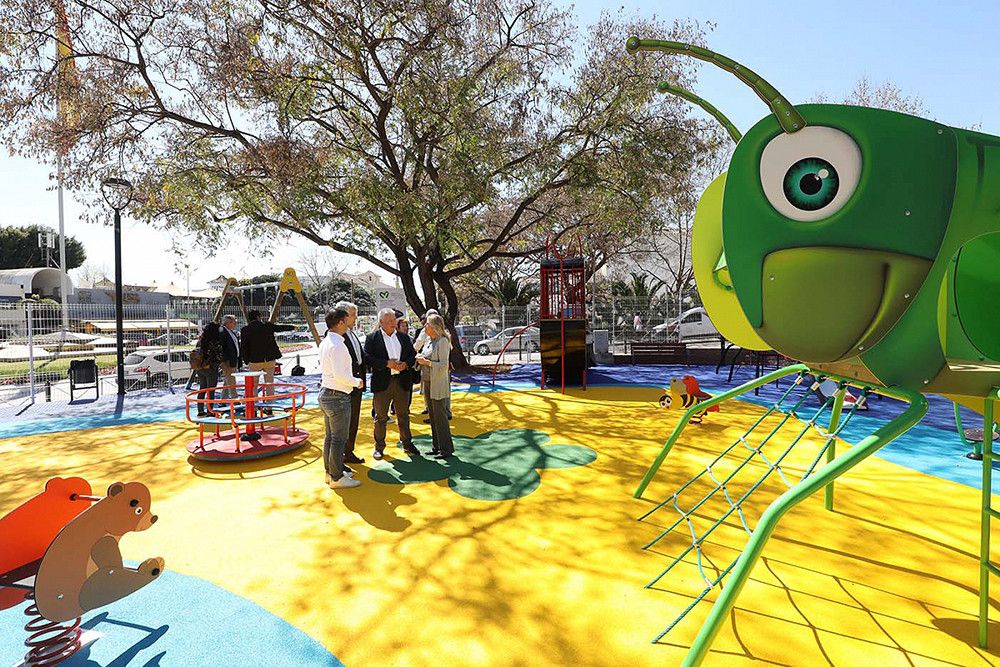 El Ayuntamiento termina las obras del parque infantil del bulevar Ashmawi, un espacio con el que Marbella alcanza los 2.000 metros cuadrados de nuevas áreas de juegos esta legislatura