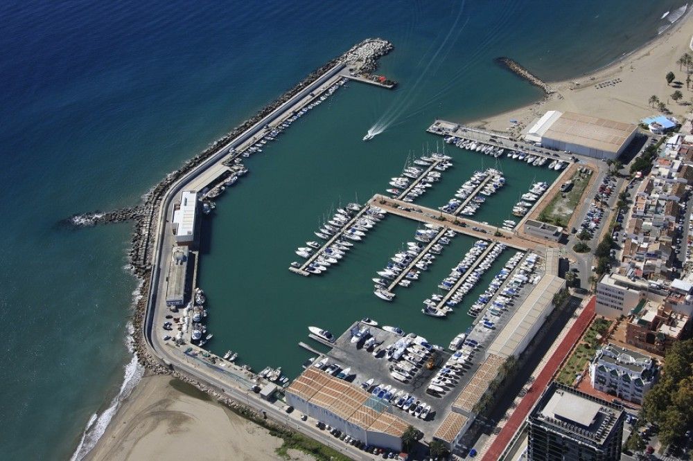 La Junta licita la remodelación de la explanada de la antigua lonja del puerto de La Bajadilla de Marbella