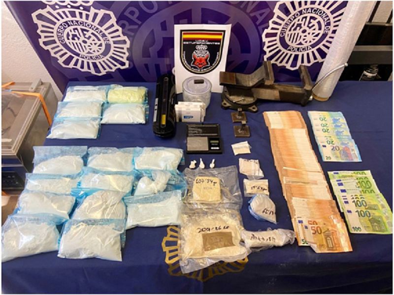 Desarticulada una red criminal en Benalmádena que adulteraba y cortaba cocaína y MDMA para distribuirla a mediana y pequeña escala