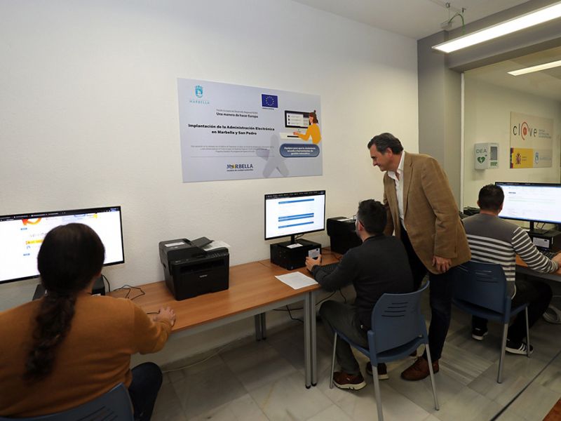 El Ayuntamiento pone a disposición de los ciudadanos una sala de asistencia en la que podrán realizar gestiones telemáticas con la ayuda técnica de personal municipal