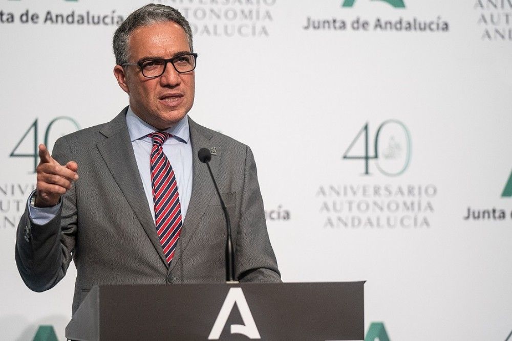 La Junta permite a los ayuntamientos ampliar hasta las 3.00 horas el cierre de establecimientos de hostelería y bonificará el 100% de la tasa fiscal de las tragaperras