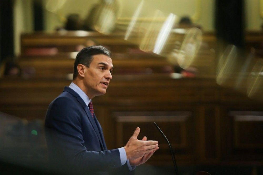 Pedro Sánchez anima en el Congreso a "no bajar la guardia" para evitar en Navidad una tercera ola de la pandemia