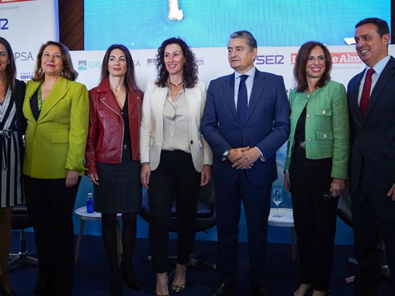 La Junta fija en el primer semestre de 2024 la firma del convenio para integrar Almería con su puerto