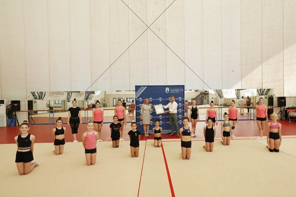 La Federación Andaluza de Gimnasia crea un distintivo para Marbella en reconocimiento a su labor de apoyo a este deporte