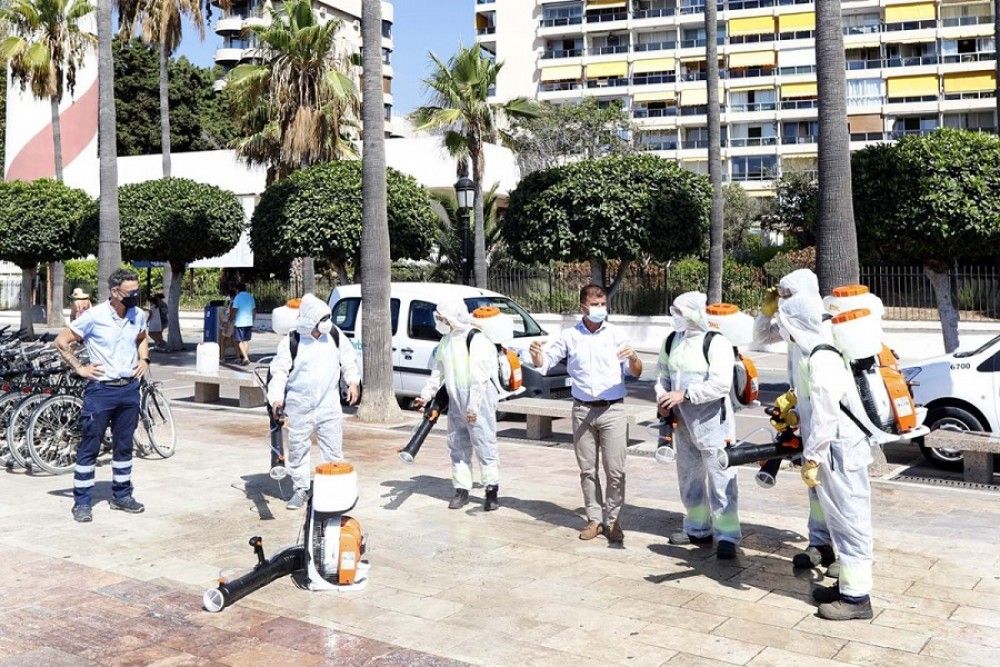 El Ayuntamiento adquiere seis pequeños atomizadores que utilizarán 1.000 litros de desinfectante diarios