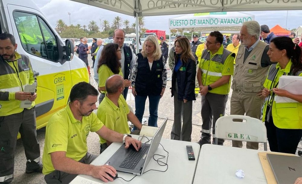 Casi 200 efectivos han puesto a prueba la capacidad de respuesta andaluza ante un vertido de fueloil en un simulacro en el Puerto de Santa María