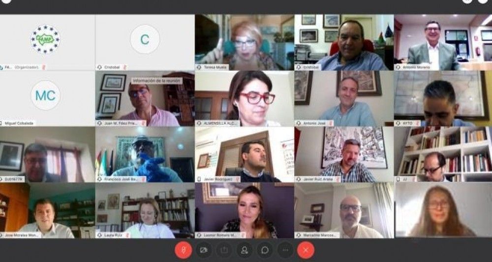 La edil socialista Isabel Pérez participa en una reunión de la FAMP sobre la hoja del ruta del "día después" del estado de alarma