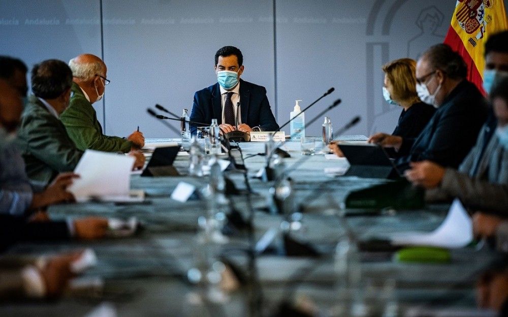 El presidente andaluz convoca al comité de expertos para plantear el uso obligatorio de la mascarilla en Andalucía