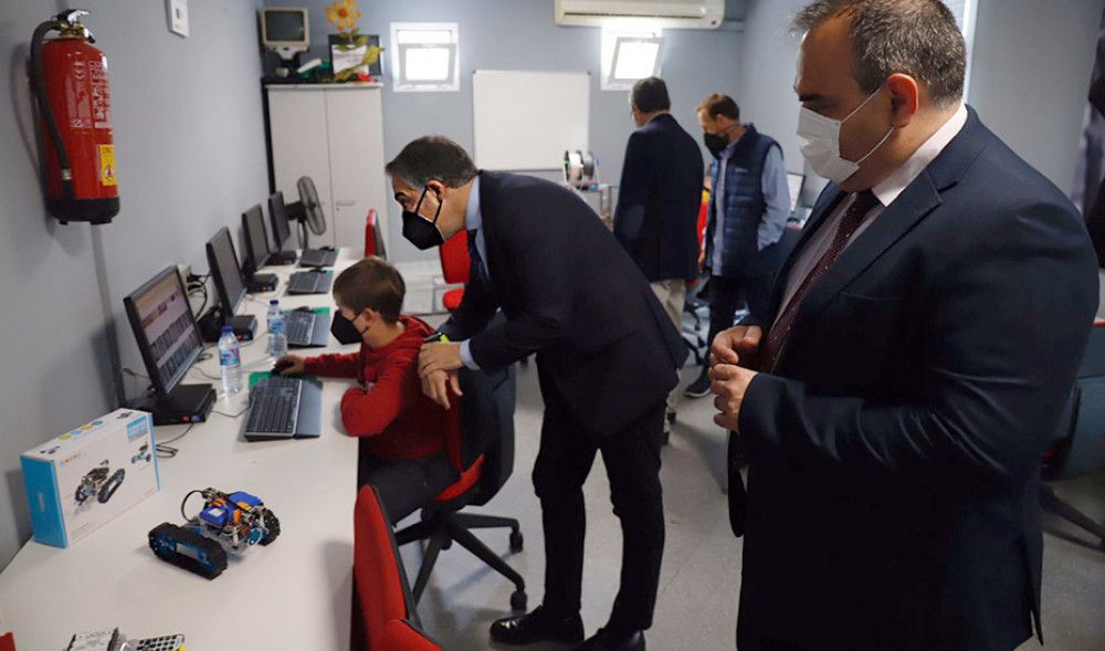 Elías Bendodo anuncia en Pizarra que el Consejo de Gobierno aprobará hoy los estatutos de la Agencia Digital de Andalucía
