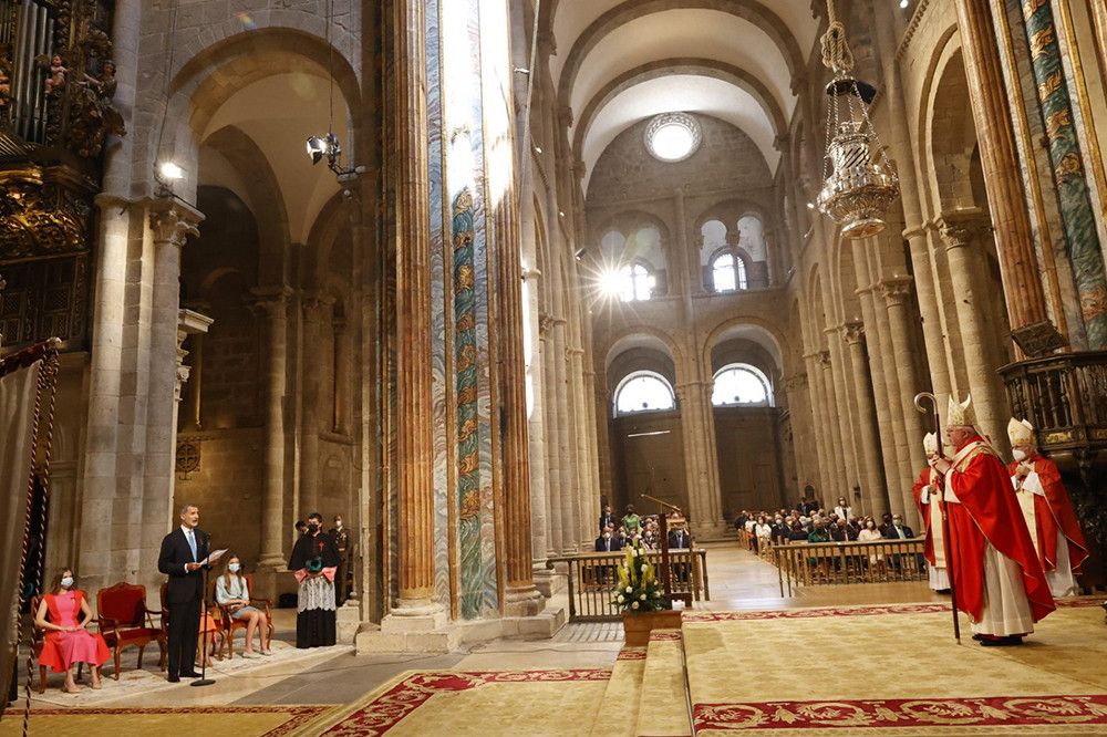 La familia real preside la ofrenda al apóstol Santiago