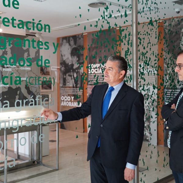 Inaugurada una exposición dedicada a los emigrantes retornados en el Museo de la Autonomía