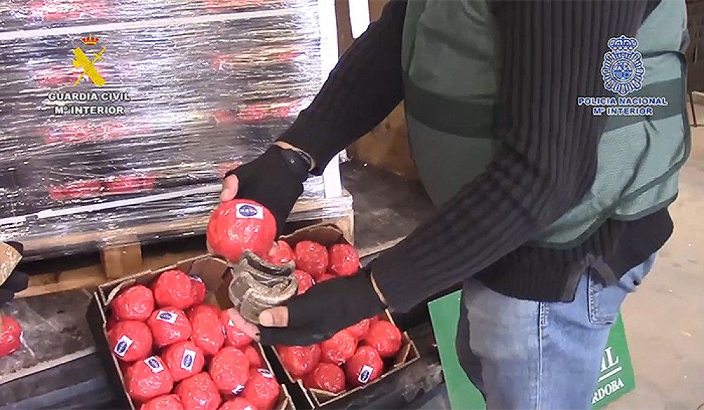 Intervenidas en Málaga más de 22 toneladas de hachís camuflado en el interior de falsos tomates con destino a Francia