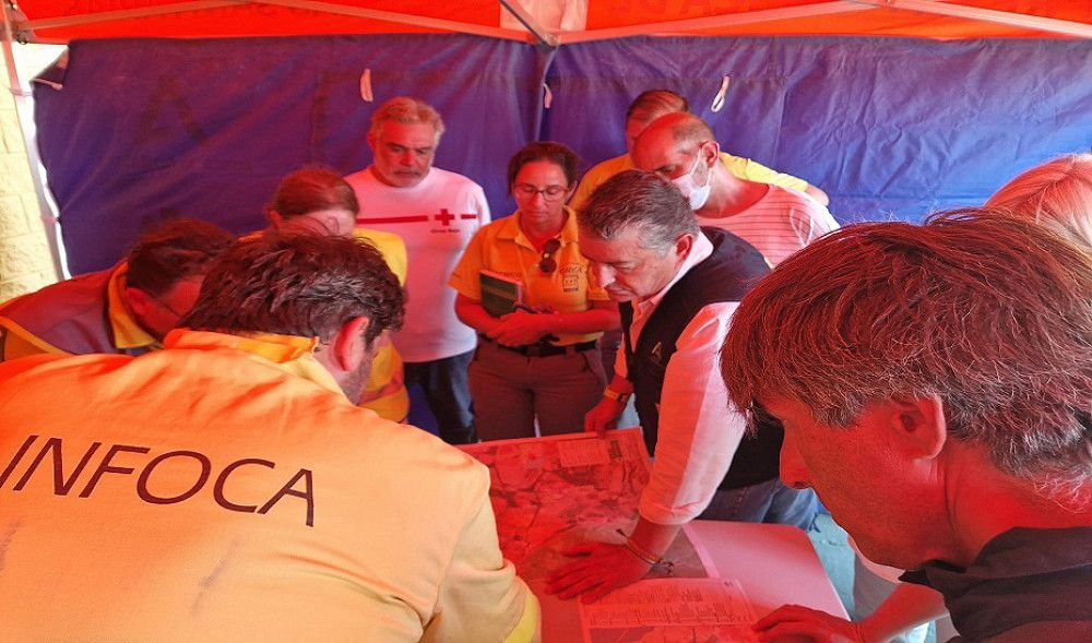 La Junta activa el Nivel 1 del Plan Infoca por el incendio urbano-forestal de Puerto Real
