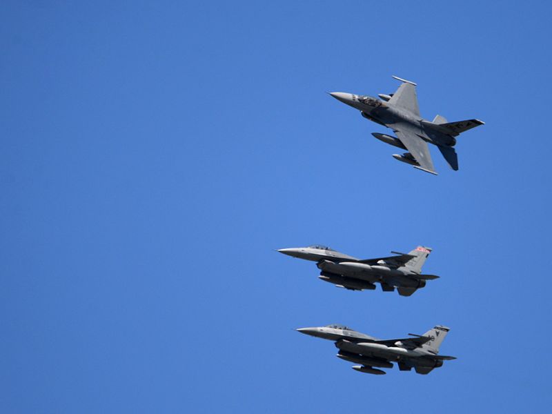 El Pentágono desplaza un escuadrón de F-16 a Oriente Medio para proteger a sus tropas desplegadas en Irak y Siria