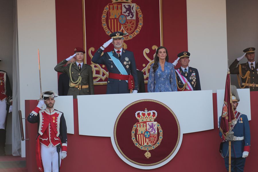 Los reyes, acompañados de la princesa de Asturias, presiden los actos por el Día de la Fiesta Nacional