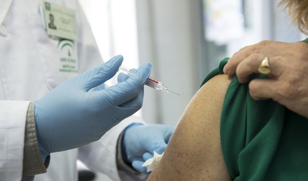 Ya son 927.400 los andaluces que se han vacunado de la gripe desde el inicio de la campaña a principios de octubre