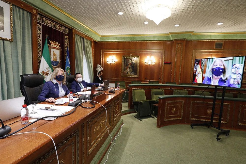 El Ayuntamiento condena la invasión de Ucrania y aprueba proyectos de mejora en infraestructuras en la zona este de la ciudad por más de seis millones de euros
