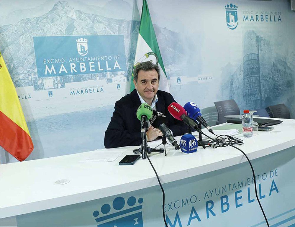 El Ayuntamiento suscribe un convenio con la Junta para avanzar en materia de conciliación y ofrecer actividades viernes y fines de semana a los menores de 3 a 14 años en los centros educativos