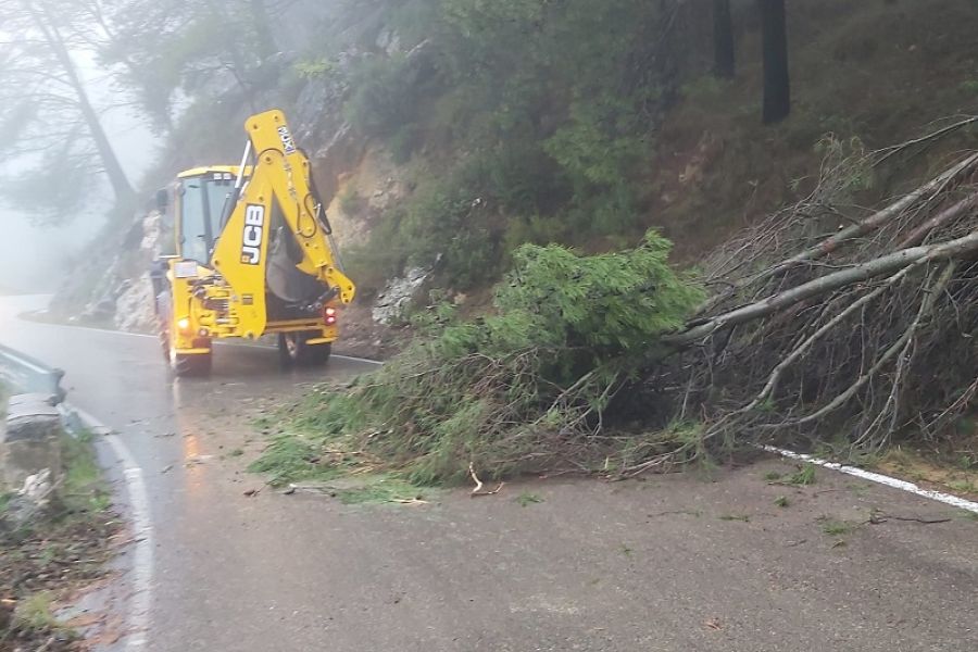 Cortada la carretera de El Burgo a Casarabonela por el desbordamiento del Arroyo de las Doncellas